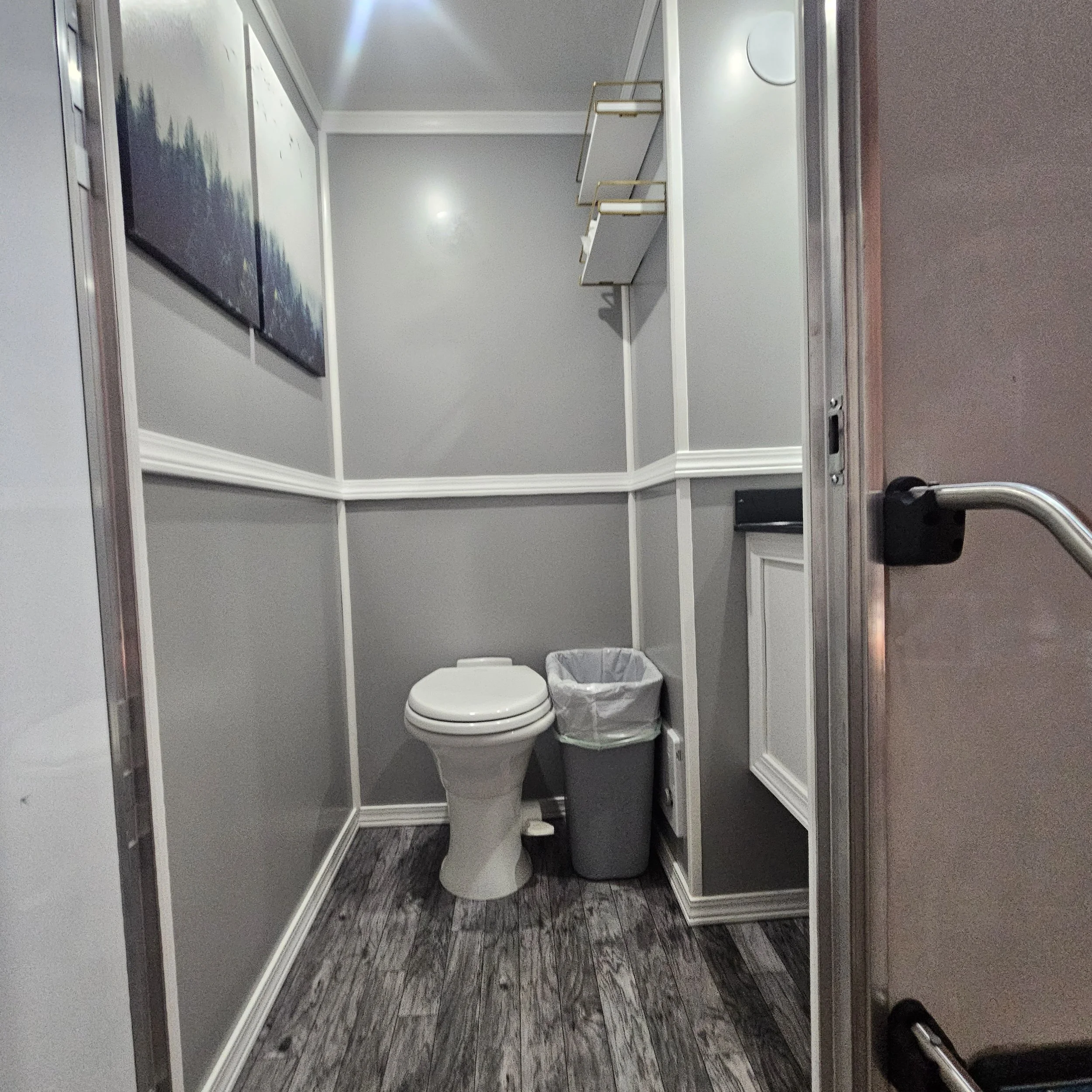 trailers/2-stall-photo-2.webp