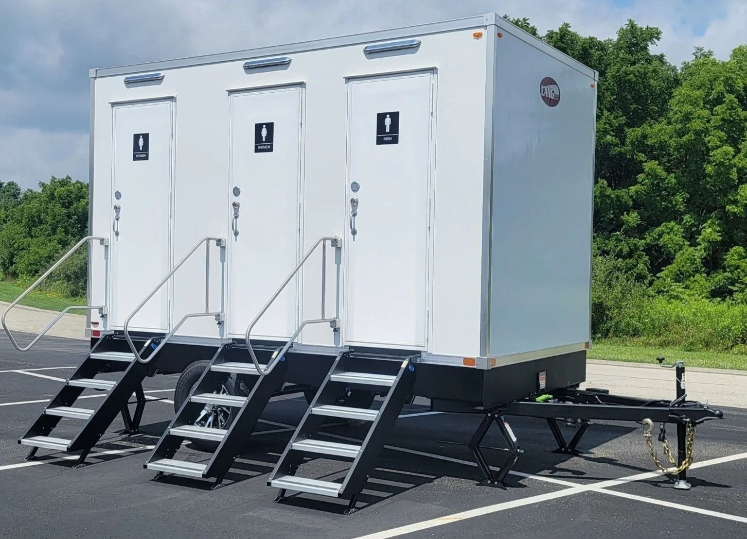 trailers/3-stall-exterior.webp